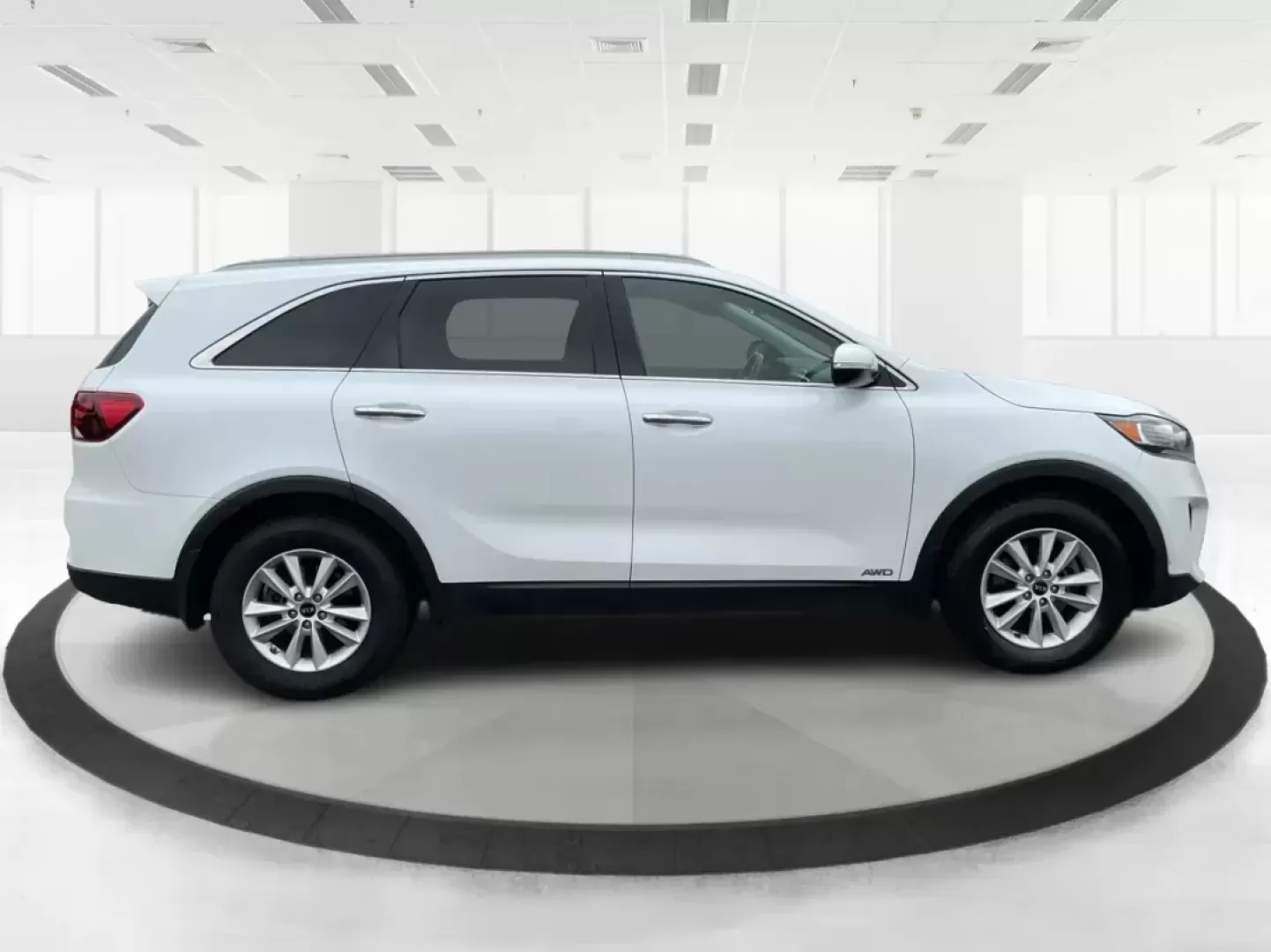 2020 Kia Sorento 2.4L LX (5XYPGDA38LG) with an 2.4L I-4 gasoline direct injection engine, located at 4508 South Dixie Dr, Moraine, OH, 45439, (937) 908-9800, 39.689976, -84.218452 - **Discover Your Next Adventure with the 2020 Kia Sorento at Advantage Car and Credit!**<br /> <br /> Are you ready to elevate your family outings or embark on thrilling weekend adventures? Look no further than this stunning 2020 Kia Sorento, now available at **Advantage Car and Credit** in Fairborn, - Photo#1