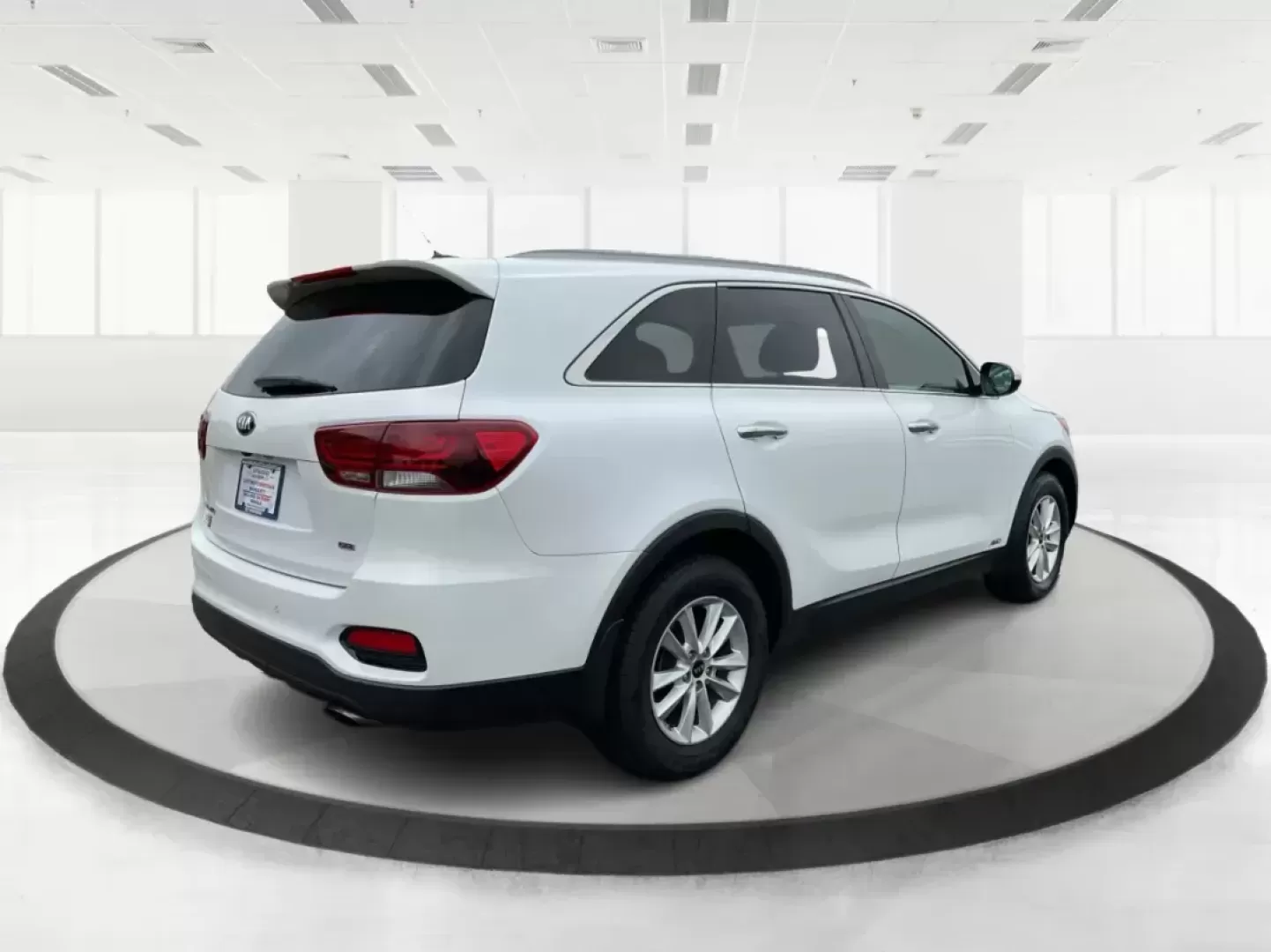 2020 Kia Sorento 2.4L LX (5XYPGDA38LG) with an 2.4L I-4 gasoline direct injection engine, located at 4508 South Dixie Dr, Moraine, OH, 45439, (937) 908-9800, 39.689976, -84.218452 - **Discover Your Next Adventure with the 2020 Kia Sorento at Advantage Car and Credit!**<br /> <br /> Are you ready to elevate your family outings or embark on thrilling weekend adventures? Look no further than this stunning 2020 Kia Sorento, now available at **Advantage Car and Credit** in Fairborn, - Photo#2