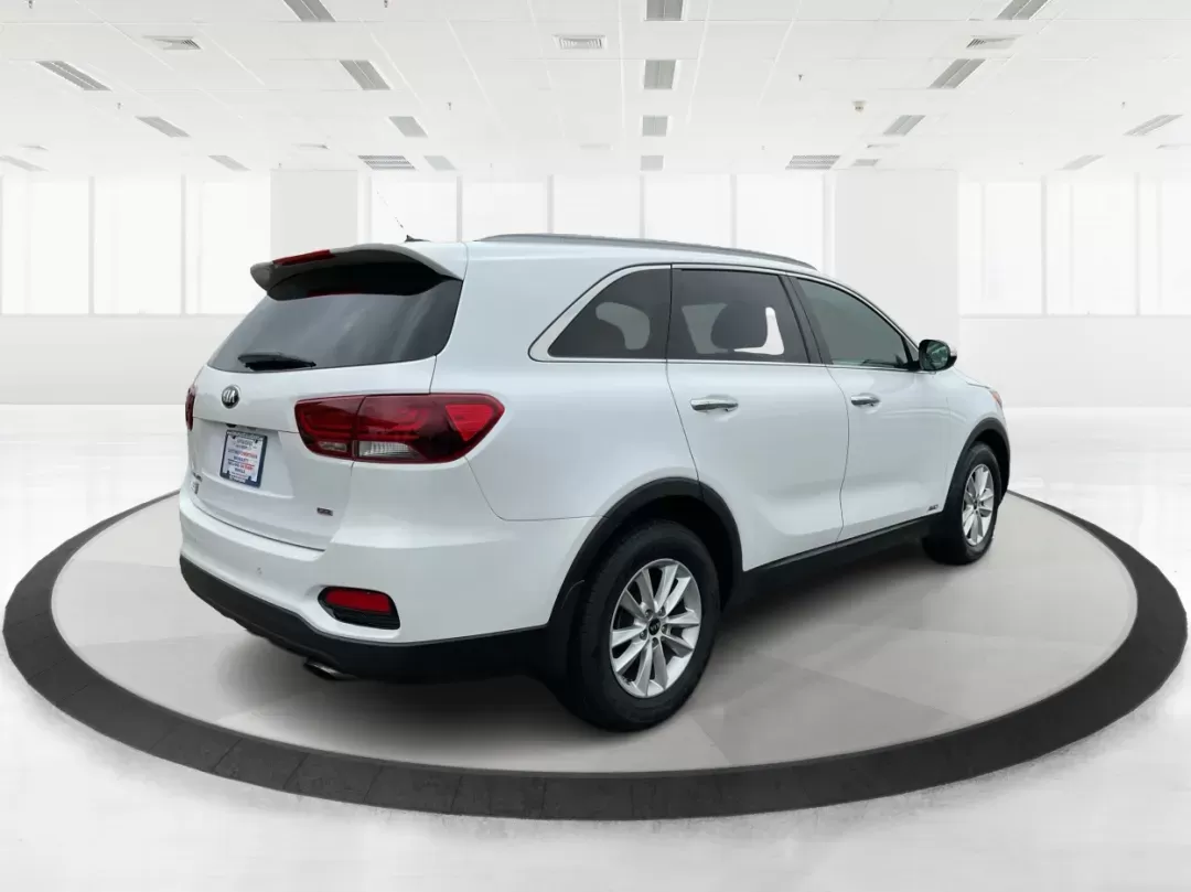 2020 Kia Sorento 2.4L LX (5XYPGDA38LG) with an 2.4L I-4 gasoline direct injection engine, located at 4508 South Dixie Dr, Moraine, OH, 45439, (937) 908-9800, 39.689976, -84.218452 - **Discover Your Next Adventure with the 2020 Kia Sorento at Advantage Car and Credit!**<br /> <br /> Are you ready to elevate your family outings or embark on thrilling weekend adventures? Look no further than this stunning 2020 Kia Sorento, now available at **Advantage Car and Credit** in Fairborn, - Photo#2