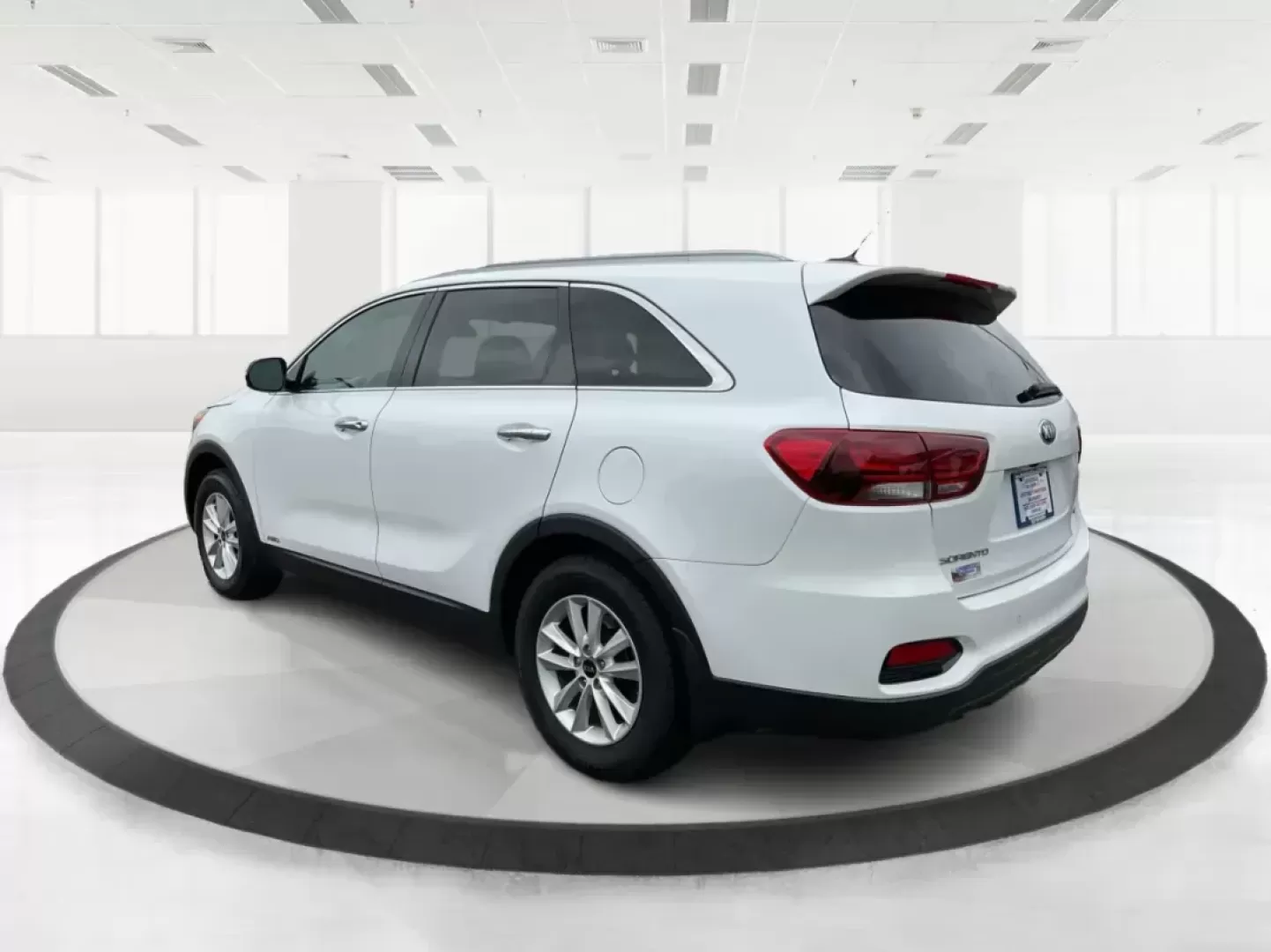 2020 Kia Sorento 2.4L LX (5XYPGDA38LG) with an 2.4L I-4 gasoline direct injection engine, located at 4508 South Dixie Dr, Moraine, OH, 45439, (937) 908-9800, 39.689976, -84.218452 - **Discover Your Next Adventure with the 2020 Kia Sorento at Advantage Car and Credit!**<br /> <br /> Are you ready to elevate your family outings or embark on thrilling weekend adventures? Look no further than this stunning 2020 Kia Sorento, now available at **Advantage Car and Credit** in Fairborn, - Photo#3