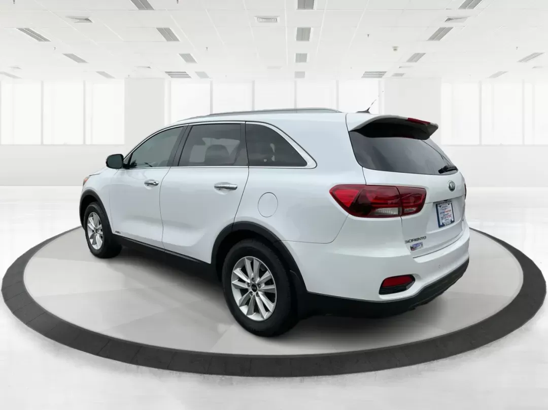 2020 Kia Sorento 2.4L LX (5XYPGDA38LG) with an 2.4L I-4 gasoline direct injection engine, located at 4508 South Dixie Dr, Moraine, OH, 45439, (937) 908-9800, 39.689976, -84.218452 - **Discover Your Next Adventure with the 2020 Kia Sorento at Advantage Car and Credit!**<br /> <br /> Are you ready to elevate your family outings or embark on thrilling weekend adventures? Look no further than this stunning 2020 Kia Sorento, now available at **Advantage Car and Credit** in Fairborn, - Photo#3