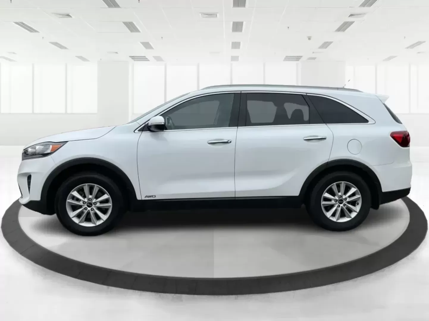 2020 Kia Sorento 2.4L LX (5XYPGDA38LG) with an 2.4L I-4 gasoline direct injection engine, located at 4508 South Dixie Dr, Moraine, OH, 45439, (937) 908-9800, 39.689976, -84.218452 - **Discover Your Next Adventure with the 2020 Kia Sorento at Advantage Car and Credit!**<br /> <br /> Are you ready to elevate your family outings or embark on thrilling weekend adventures? Look no further than this stunning 2020 Kia Sorento, now available at **Advantage Car and Credit** in Fairborn, - Photo#4