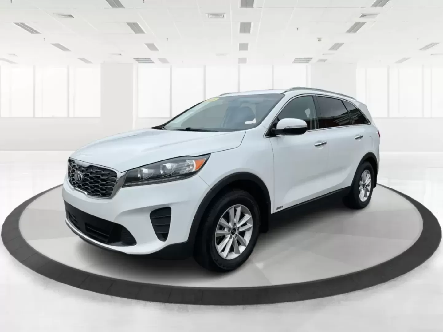 2020 Kia Sorento 2.4L LX (5XYPGDA38LG) with an 2.4L I-4 gasoline direct injection engine, located at 4508 South Dixie Dr, Moraine, OH, 45439, (937) 908-9800, 39.689976, -84.218452 - **Discover Your Next Adventure with the 2020 Kia Sorento at Advantage Car and Credit!**<br /> <br /> Are you ready to elevate your family outings or embark on thrilling weekend adventures? Look no further than this stunning 2020 Kia Sorento, now available at **Advantage Car and Credit** in Fairborn, - Photo#6