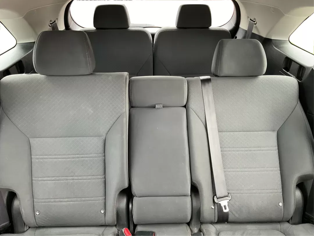 2020 Kia Sorento 2.4L LX (5XYPGDA38LG) with an 2.4L I-4 gasoline direct injection engine, located at 4508 South Dixie Dr, Moraine, OH, 45439, (937) 908-9800, 39.689976, -84.218452 - **Discover Your Next Adventure with the 2020 Kia Sorento at Advantage Car and Credit!**<br /> <br /> Are you ready to elevate your family outings or embark on thrilling weekend adventures? Look no further than this stunning 2020 Kia Sorento, now available at **Advantage Car and Credit** in Fairborn, - Photo#12