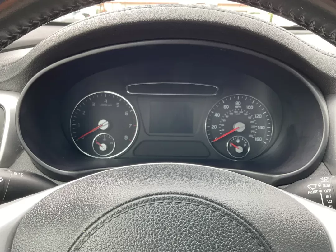 2020 Kia Sorento 2.4L LX (5XYPGDA38LG) with an 2.4L I-4 gasoline direct injection engine, located at 4508 South Dixie Dr, Moraine, OH, 45439, (937) 908-9800, 39.689976, -84.218452 - **Discover Your Next Adventure with the 2020 Kia Sorento at Advantage Car and Credit!**<br /> <br /> Are you ready to elevate your family outings or embark on thrilling weekend adventures? Look no further than this stunning 2020 Kia Sorento, now available at **Advantage Car and Credit** in Fairborn, - Photo#13