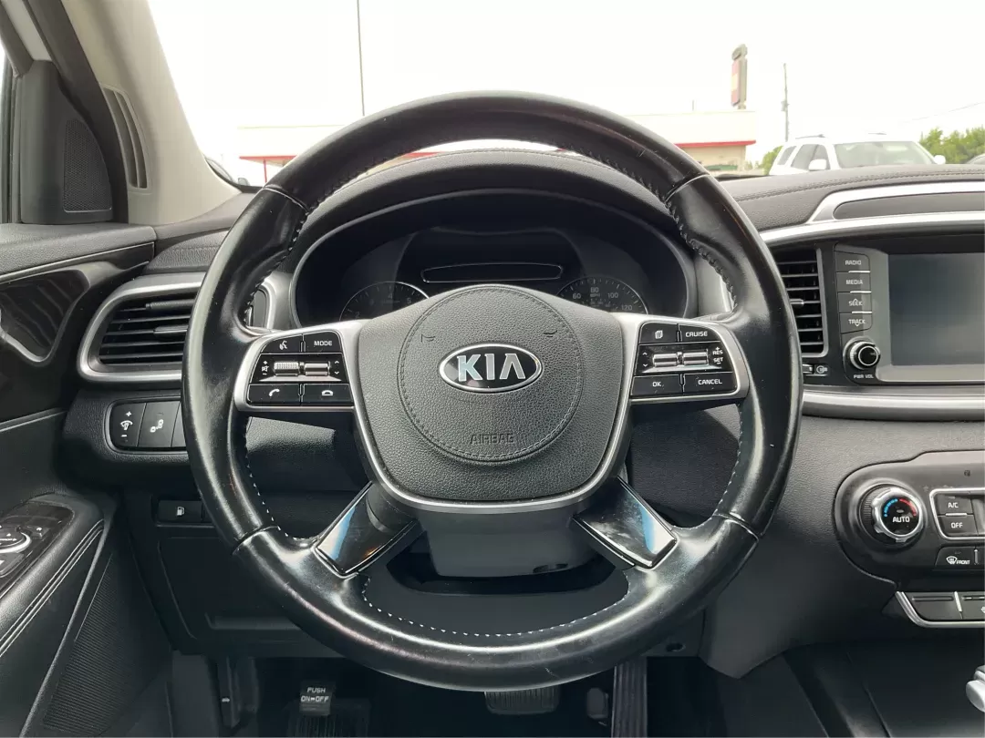 2020 Kia Sorento 2.4L LX (5XYPGDA38LG) with an 2.4L I-4 gasoline direct injection engine, located at 4508 South Dixie Dr, Moraine, OH, 45439, (937) 908-9800, 39.689976, -84.218452 - **Discover Your Next Adventure with the 2020 Kia Sorento at Advantage Car and Credit!**<br /> <br /> Are you ready to elevate your family outings or embark on thrilling weekend adventures? Look no further than this stunning 2020 Kia Sorento, now available at **Advantage Car and Credit** in Fairborn, - Photo#14