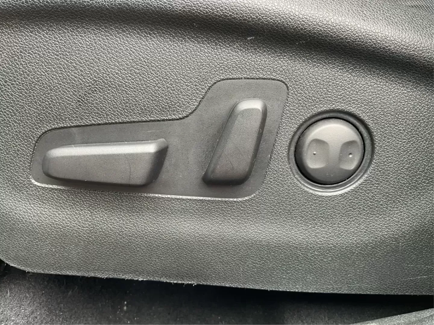 2020 Kia Sorento 2.4L LX (5XYPGDA38LG) with an 2.4L I-4 gasoline direct injection engine, located at 4508 South Dixie Dr, Moraine, OH, 45439, (937) 908-9800, 39.689976, -84.218452 - **Discover Your Next Adventure with the 2020 Kia Sorento at Advantage Car and Credit!**<br /> <br /> Are you ready to elevate your family outings or embark on thrilling weekend adventures? Look no further than this stunning 2020 Kia Sorento, now available at **Advantage Car and Credit** in Fairborn, - Photo#15