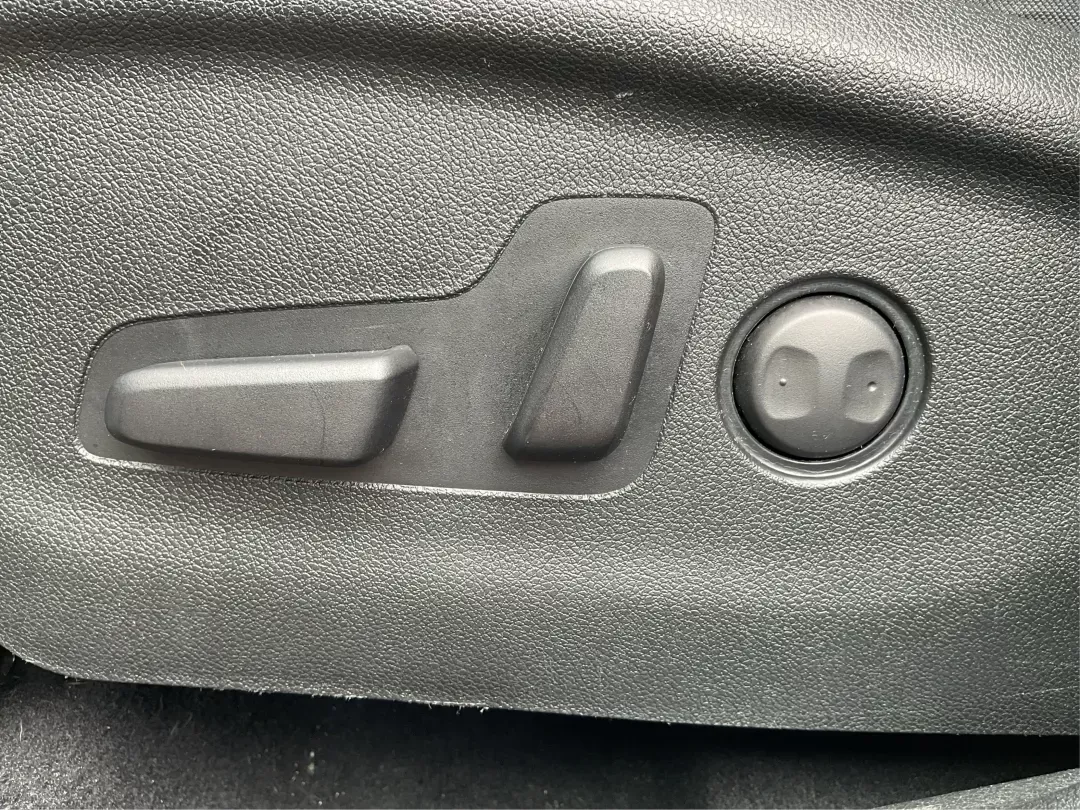 2020 Kia Sorento 2.4L LX (5XYPGDA38LG) with an 2.4L I-4 gasoline direct injection engine, located at 4508 South Dixie Dr, Moraine, OH, 45439, (937) 908-9800, 39.689976, -84.218452 - **Discover Your Next Adventure with the 2020 Kia Sorento at Advantage Car and Credit!**<br /> <br /> Are you ready to elevate your family outings or embark on thrilling weekend adventures? Look no further than this stunning 2020 Kia Sorento, now available at **Advantage Car and Credit** in Fairborn, - Photo#15
