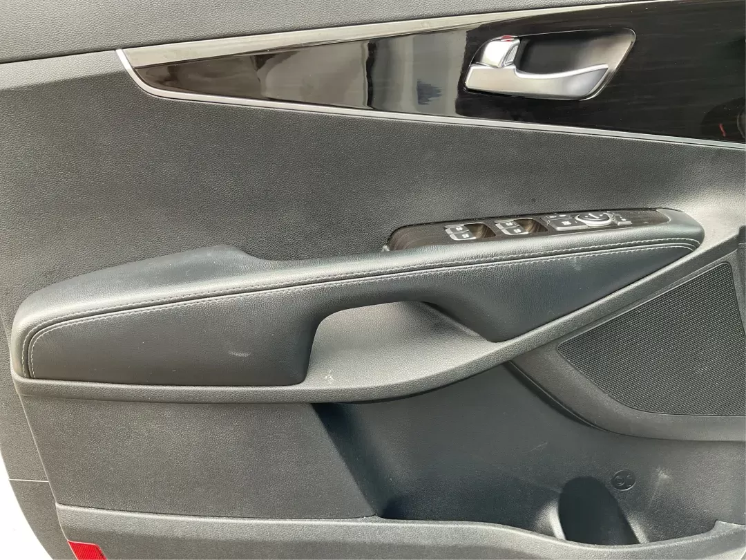 2020 Kia Sorento 2.4L LX (5XYPGDA38LG) with an 2.4L I-4 gasoline direct injection engine, located at 4508 South Dixie Dr, Moraine, OH, 45439, (937) 908-9800, 39.689976, -84.218452 - **Discover Your Next Adventure with the 2020 Kia Sorento at Advantage Car and Credit!**<br /> <br /> Are you ready to elevate your family outings or embark on thrilling weekend adventures? Look no further than this stunning 2020 Kia Sorento, now available at **Advantage Car and Credit** in Fairborn, - Photo#16