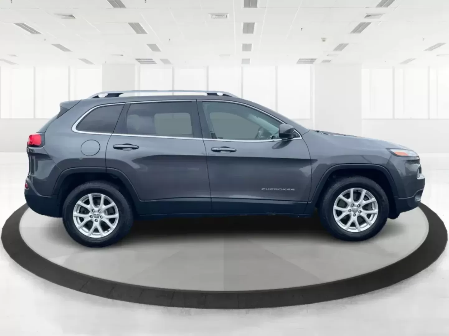 2014 Jeep Cherokee Latitude (1C4PJMCS3EW) with an Other engine, located at 1230 East Main St, Xenia, OH, 45385, (937) 908-9800, 39.688026, -83.910172 - Photo#1