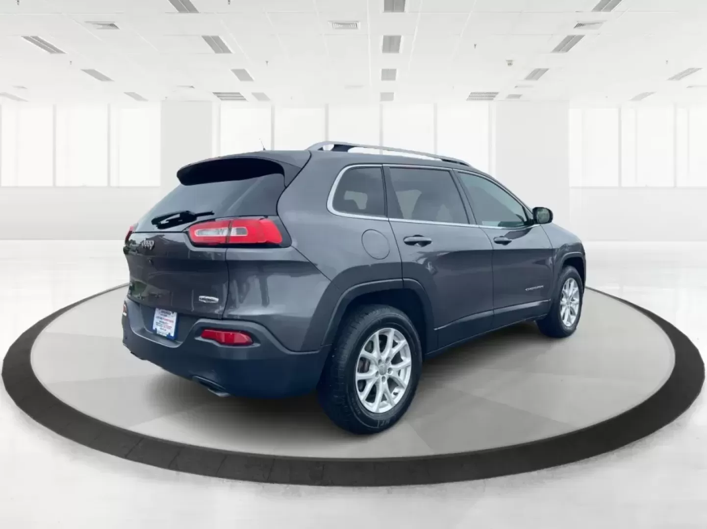 2014 Jeep Cherokee Latitude (1C4PJMCS3EW) with an Other engine, located at 1230 East Main St, Xenia, OH, 45385, (937) 908-9800, 39.688026, -83.910172 - Photo#2