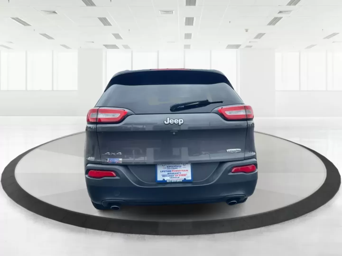 2014 Jeep Cherokee Latitude (1C4PJMCS3EW) with an Other engine, located at 1230 East Main St, Xenia, OH, 45385, (937) 908-9800, 39.688026, -83.910172 - Photo#3