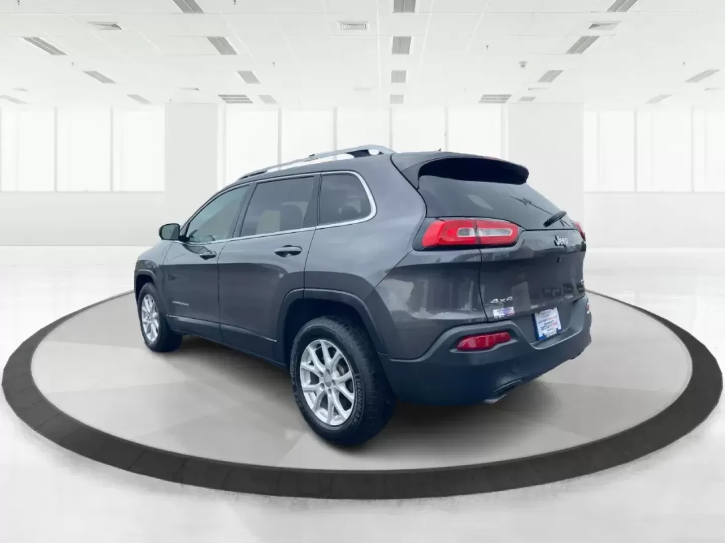 2014 Jeep Cherokee Latitude (1C4PJMCS3EW) with an Other engine, located at 1230 East Main St, Xenia, OH, 45385, (937) 908-9800, 39.688026, -83.910172 - Photo#4