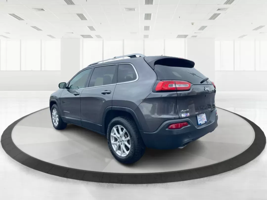 2014 Jeep Cherokee Latitude (1C4PJMCS3EW) with an Other engine, located at 1230 East Main St, Xenia, OH, 45385, (937) 908-9800, 39.688026, -83.910172 - Photo#4
