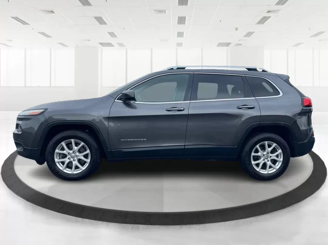 2014 Jeep Cherokee Latitude (1C4PJMCS3EW) with an Other engine, located at 1230 East Main St, Xenia, OH, 45385, (937) 908-9800, 39.688026, -83.910172 - Photo#5