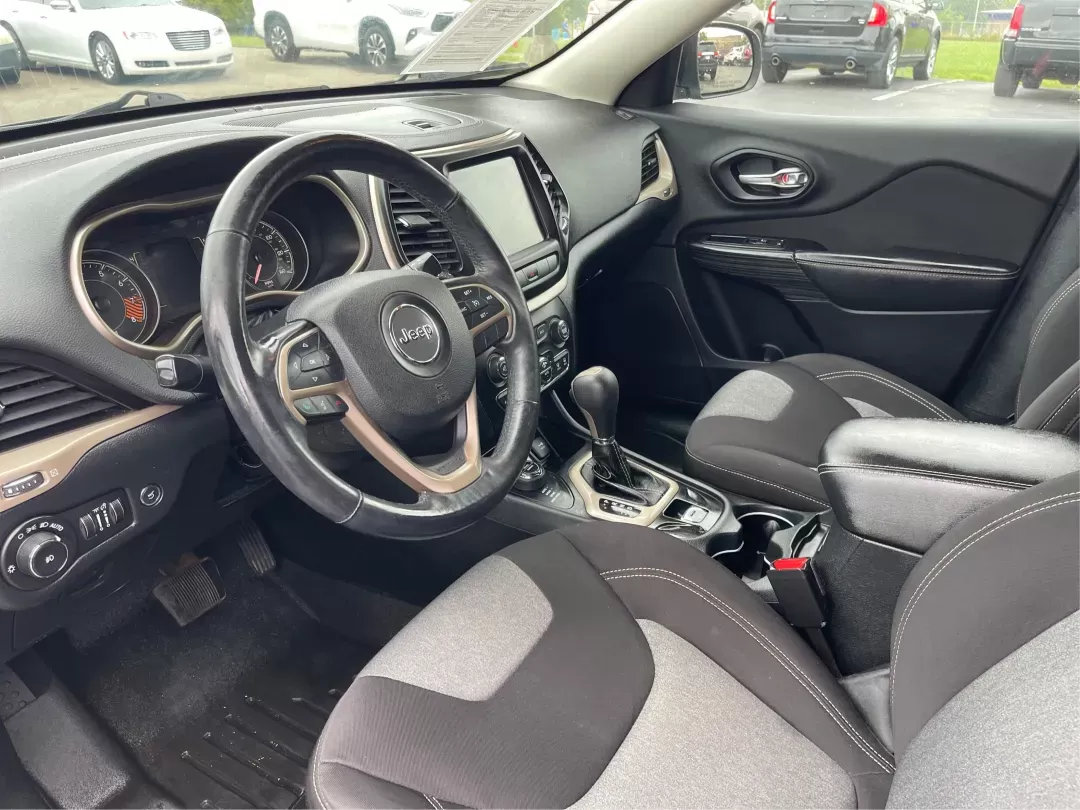 2014 Jeep Cherokee Latitude (1C4PJMCS3EW) with an Other engine, located at 1230 East Main St, Xenia, OH, 45385, (937) 908-9800, 39.688026, -83.910172 - Photo#8