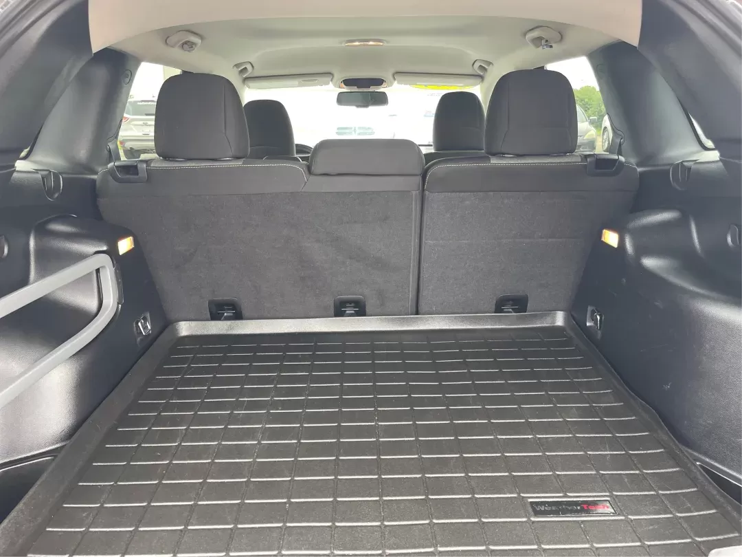 2014 Jeep Cherokee Latitude (1C4PJMCS3EW) with an Other engine, located at 1230 East Main St, Xenia, OH, 45385, (937) 908-9800, 39.688026, -83.910172 - Photo#10