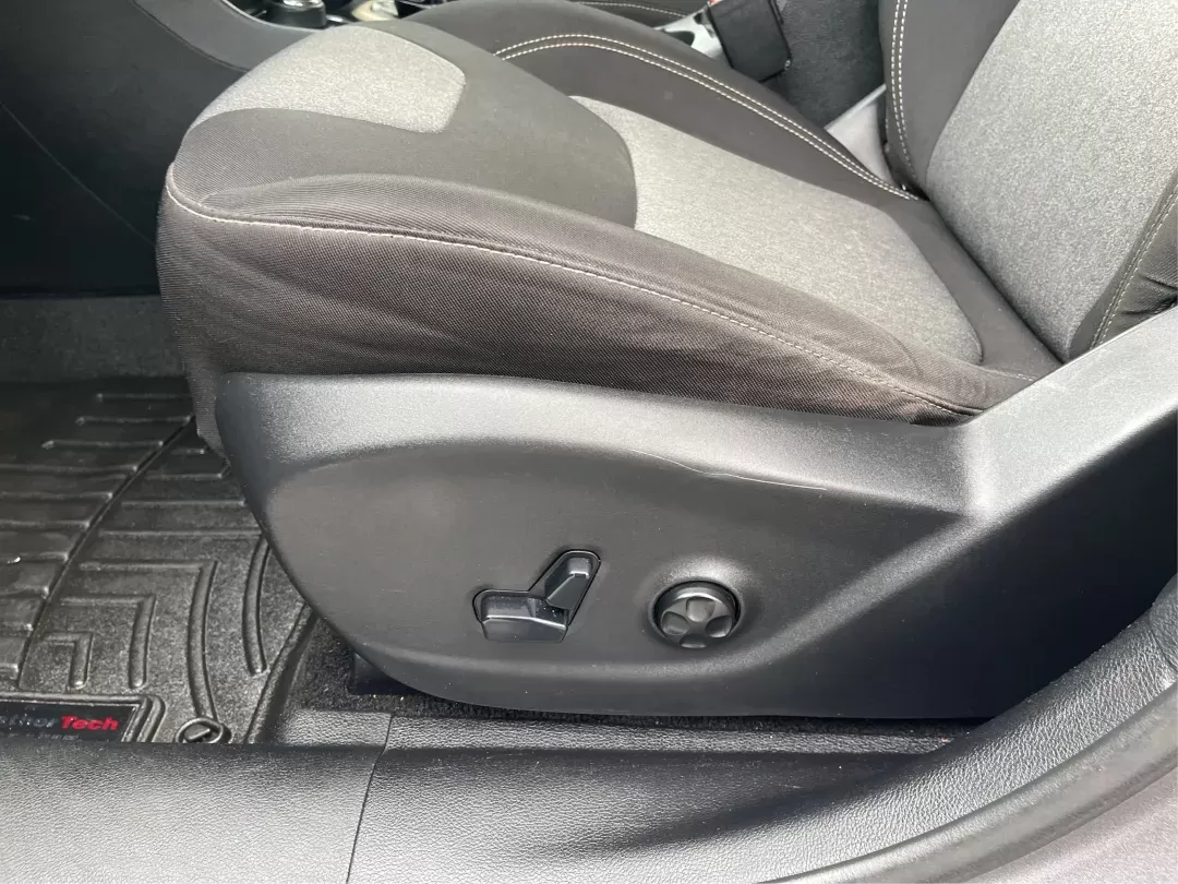 2014 Jeep Cherokee Latitude (1C4PJMCS3EW) with an Other engine, located at 1230 East Main St, Xenia, OH, 45385, (937) 908-9800, 39.688026, -83.910172 - Photo#16