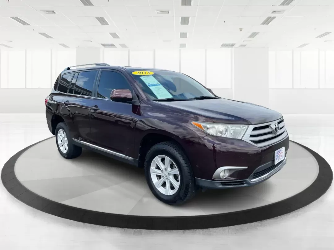2013 Toyota Highlander SE V6 (5TDZK3EH9DS) with an 3.5L V-6 DOHC engine, located at 4508 South Dixie Dr, Moraine, OH, 45439, (937) 908-9800, 39.689976, -84.218452 - **Adventure Awaits with the 2013 Toyota Highlander SE V6 Perfect for Family Getaways and Daily Drives!**<br /> <br /> Are you ready to embrace a lifestyle of exploration and comfort? The 2013 Toyota Highlander SE V6 is your ticket to memorable family outings and enjoyable commutes alike. With its s - Photo#0