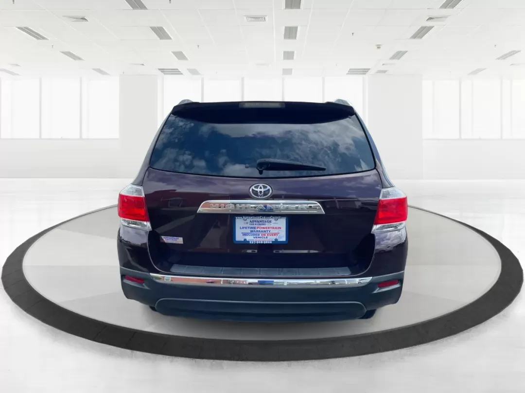 2013 Toyota Highlander SE V6 (5TDZK3EH9DS) with an 3.5L V-6 DOHC engine, located at 4508 South Dixie Dr, Moraine, OH, 45439, (937) 908-9800, 39.689976, -84.218452 - **Adventure Awaits with the 2013 Toyota Highlander SE V6 Perfect for Family Getaways and Daily Drives!**<br /> <br /> Are you ready to embrace a lifestyle of exploration and comfort? The 2013 Toyota Highlander SE V6 is your ticket to memorable family outings and enjoyable commutes alike. With its s - Photo#3