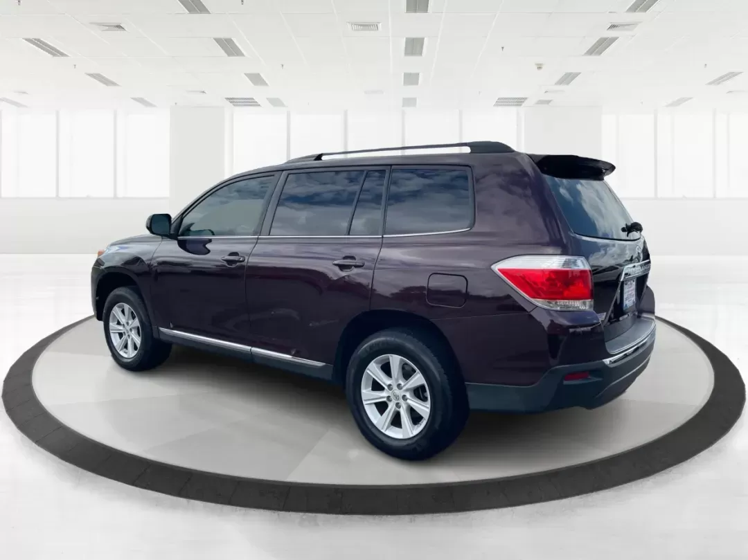 2013 Toyota Highlander SE V6 (5TDZK3EH9DS) with an 3.5L V-6 DOHC engine, located at 4508 South Dixie Dr, Moraine, OH, 45439, (937) 908-9800, 39.689976, -84.218452 - **Adventure Awaits with the 2013 Toyota Highlander SE V6 Perfect for Family Getaways and Daily Drives!**<br /> <br /> Are you ready to embrace a lifestyle of exploration and comfort? The 2013 Toyota Highlander SE V6 is your ticket to memorable family outings and enjoyable commutes alike. With its s - Photo#4