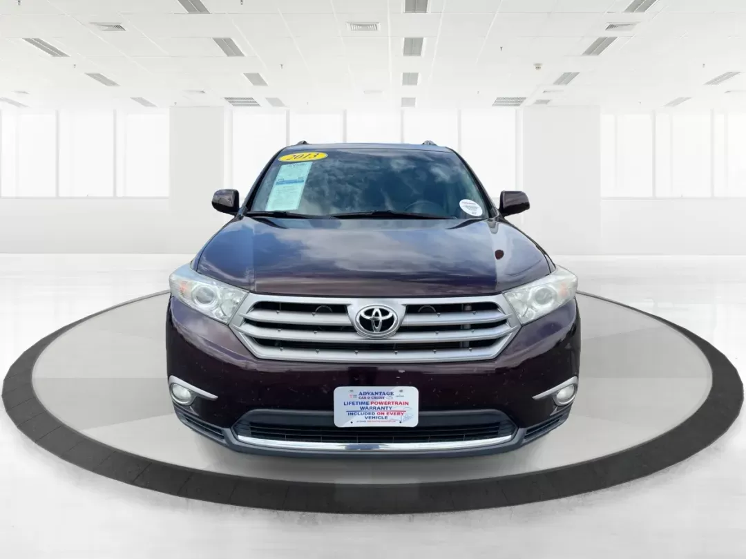 2013 Toyota Highlander SE V6 (5TDZK3EH9DS) with an 3.5L V-6 DOHC engine, located at 4508 South Dixie Dr, Moraine, OH, 45439, (937) 908-9800, 39.689976, -84.218452 - **Adventure Awaits with the 2013 Toyota Highlander SE V6 Perfect for Family Getaways and Daily Drives!**<br /> <br /> Are you ready to embrace a lifestyle of exploration and comfort? The 2013 Toyota Highlander SE V6 is your ticket to memorable family outings and enjoyable commutes alike. With its s - Photo#6