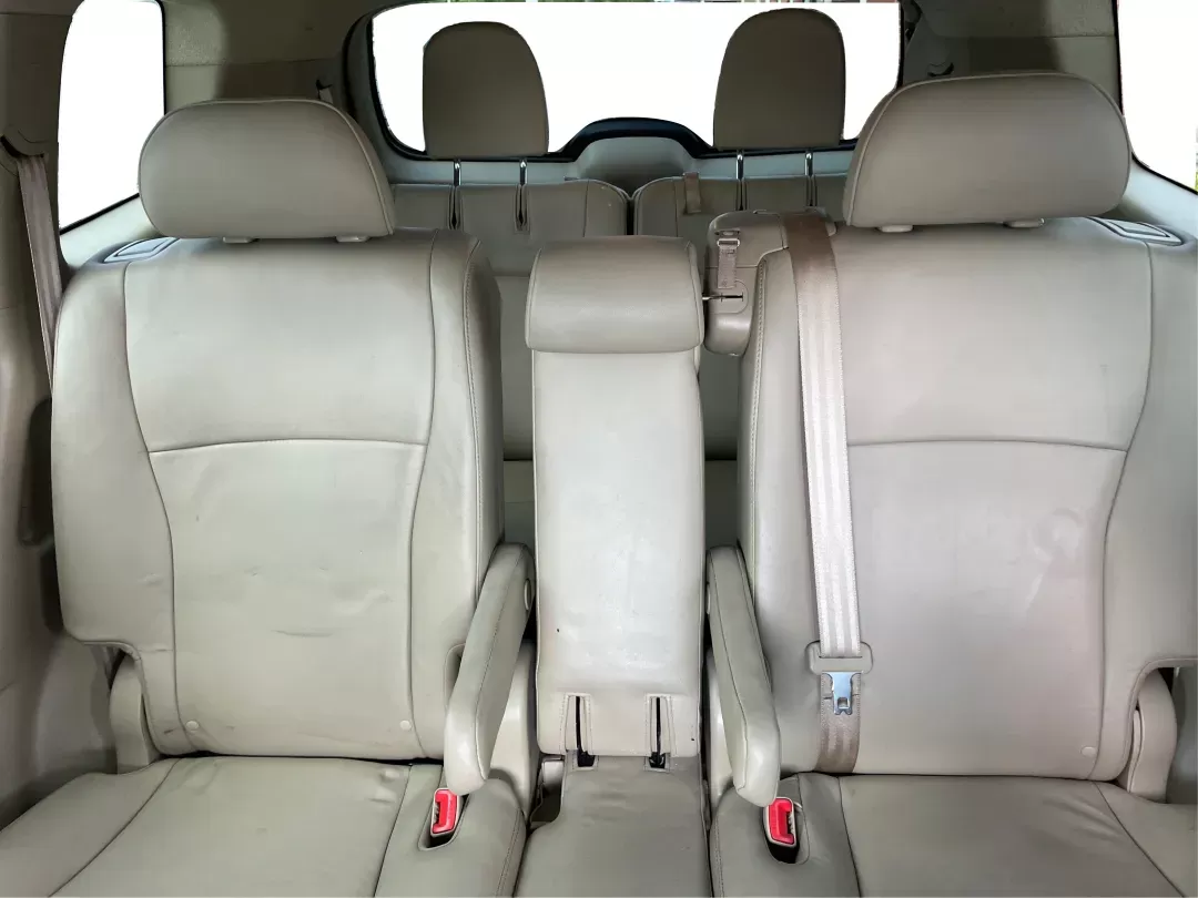 2013 Toyota Highlander SE V6 (5TDZK3EH9DS) with an 3.5L V-6 DOHC engine, located at 4508 South Dixie Dr, Moraine, OH, 45439, (937) 908-9800, 39.689976, -84.218452 - **Adventure Awaits with the 2013 Toyota Highlander SE V6 Perfect for Family Getaways and Daily Drives!**<br /> <br /> Are you ready to embrace a lifestyle of exploration and comfort? The 2013 Toyota Highlander SE V6 is your ticket to memorable family outings and enjoyable commutes alike. With its s - Photo#13