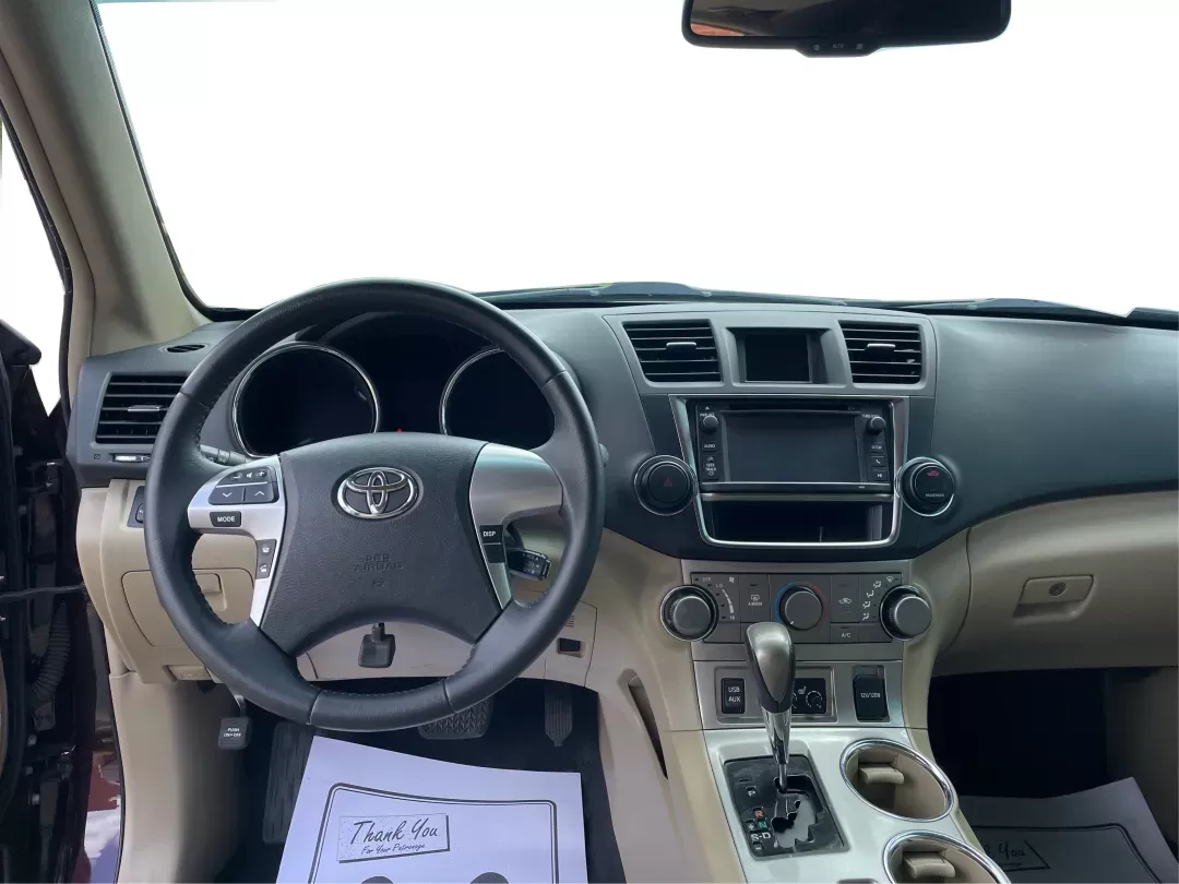 2013 Toyota Highlander SE V6 (5TDZK3EH9DS) with an 3.5L V-6 DOHC engine, located at 4508 South Dixie Dr, Moraine, OH, 45439, (937) 908-9800, 39.689976, -84.218452 - **Adventure Awaits with the 2013 Toyota Highlander SE V6 Perfect for Family Getaways and Daily Drives!**<br /> <br /> Are you ready to embrace a lifestyle of exploration and comfort? The 2013 Toyota Highlander SE V6 is your ticket to memorable family outings and enjoyable commutes alike. With its s - Photo#20