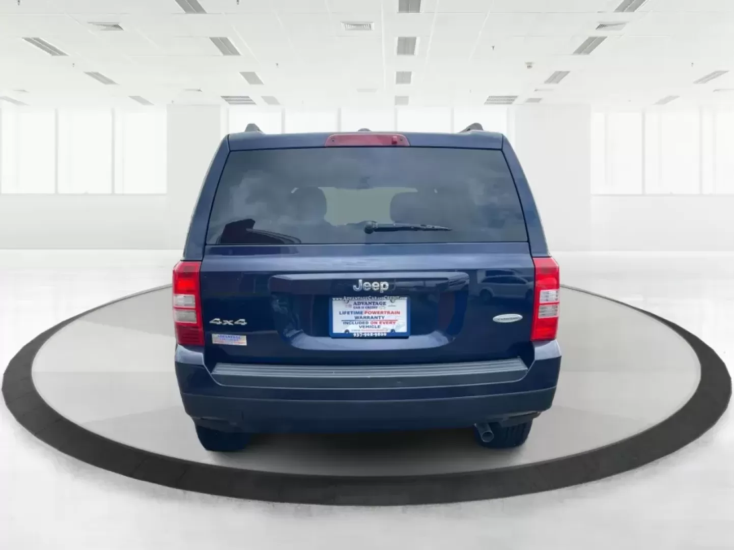 2016 Jeep Patriot Latitude (1C4NJRFBXGD) with an 2.4L I-4 DOHC engine, located at 1184 Kauffman Ave, Fairborn, OH, 45324, (937) 908-9800, 39.807072, -84.030914 - Photo#3
