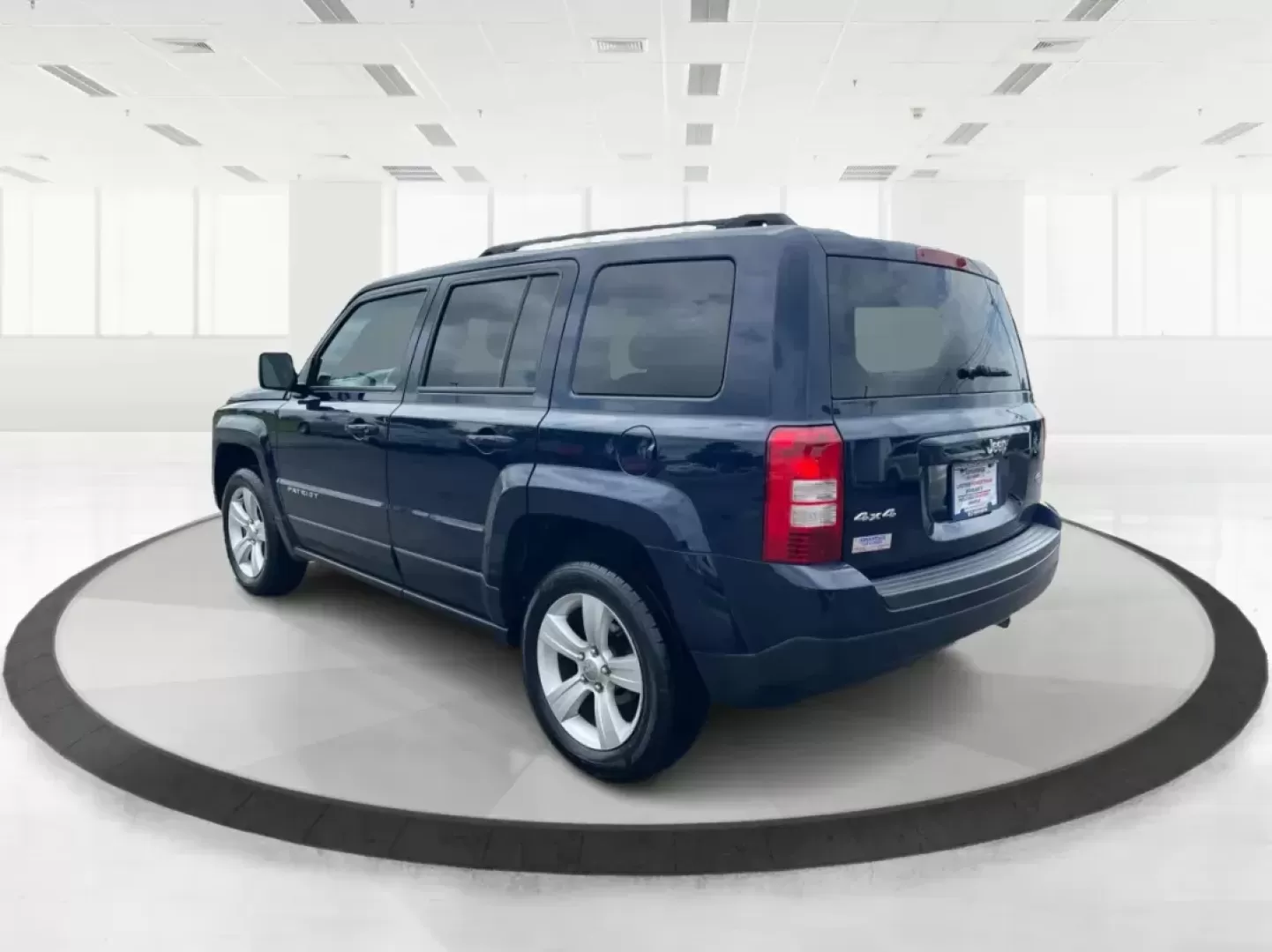 2016 Jeep Patriot Latitude (1C4NJRFBXGD) with an 2.4L I-4 DOHC engine, located at 1184 Kauffman Ave, Fairborn, OH, 45324, (937) 908-9800, 39.807072, -84.030914 - Photo#4