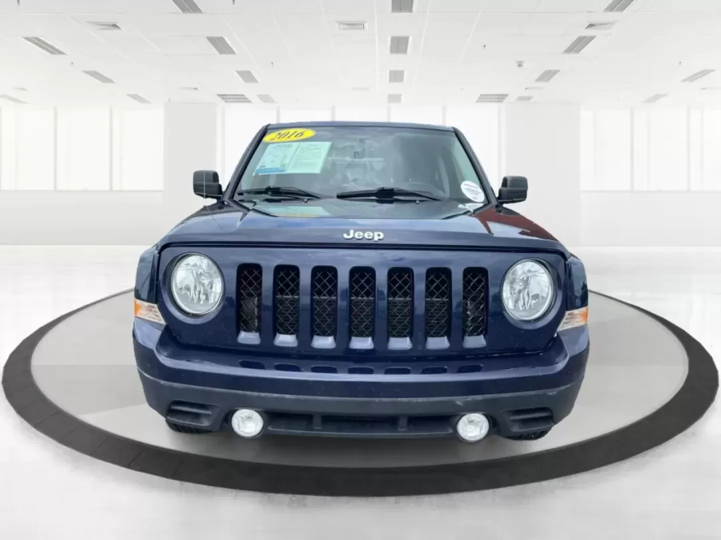 2016 Jeep Patriot Latitude (1C4NJRFBXGD) with an 2.4L I-4 DOHC engine, located at 1184 Kauffman Ave, Fairborn, OH, 45324, (937) 908-9800, 39.807072, -84.030914 - Photo#5