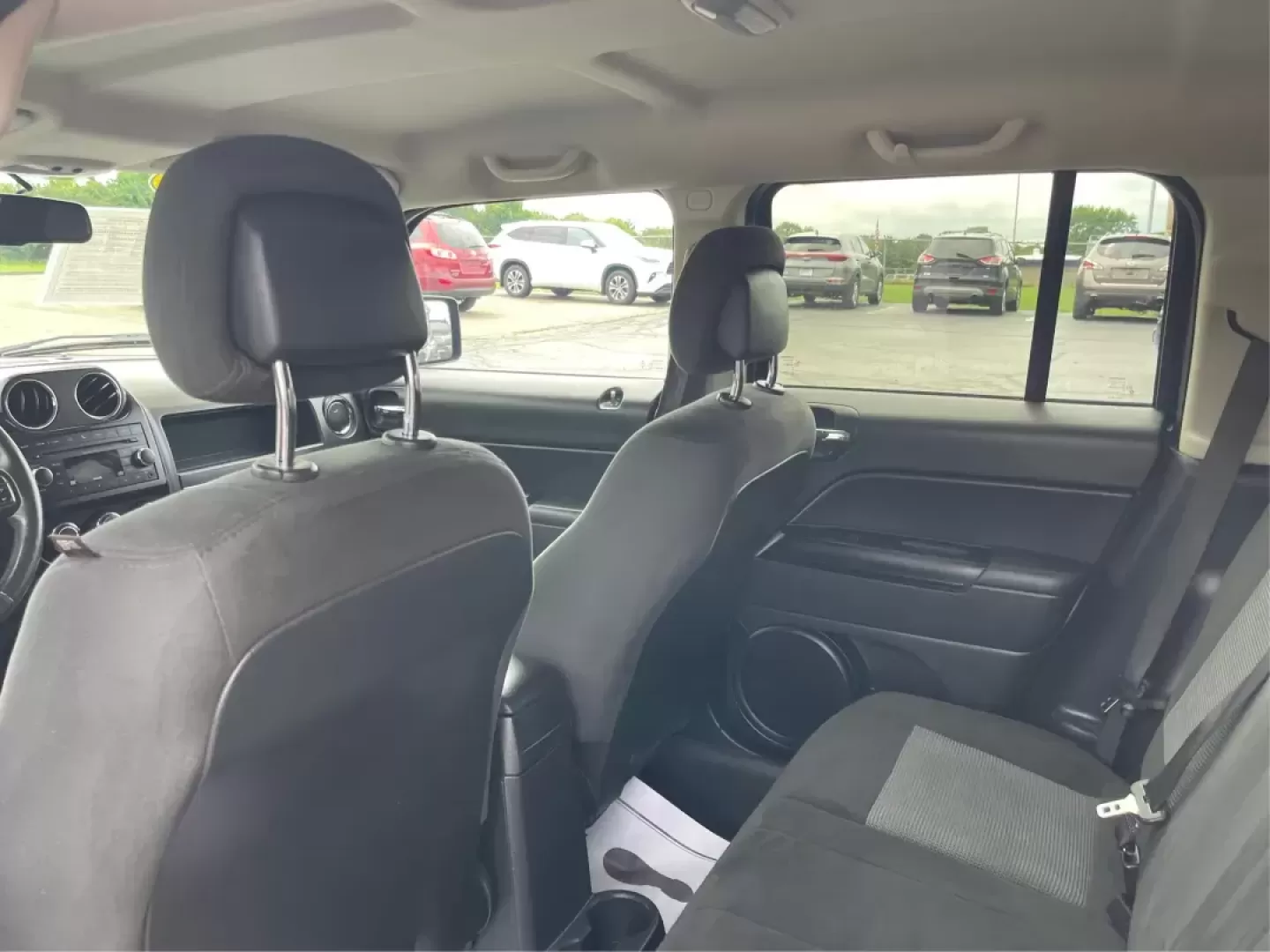 2016 Jeep Patriot Latitude (1C4NJRFBXGD) with an 2.4L I-4 DOHC engine, located at 1184 Kauffman Ave, Fairborn, OH, 45324, (937) 908-9800, 39.807072, -84.030914 - Photo#8