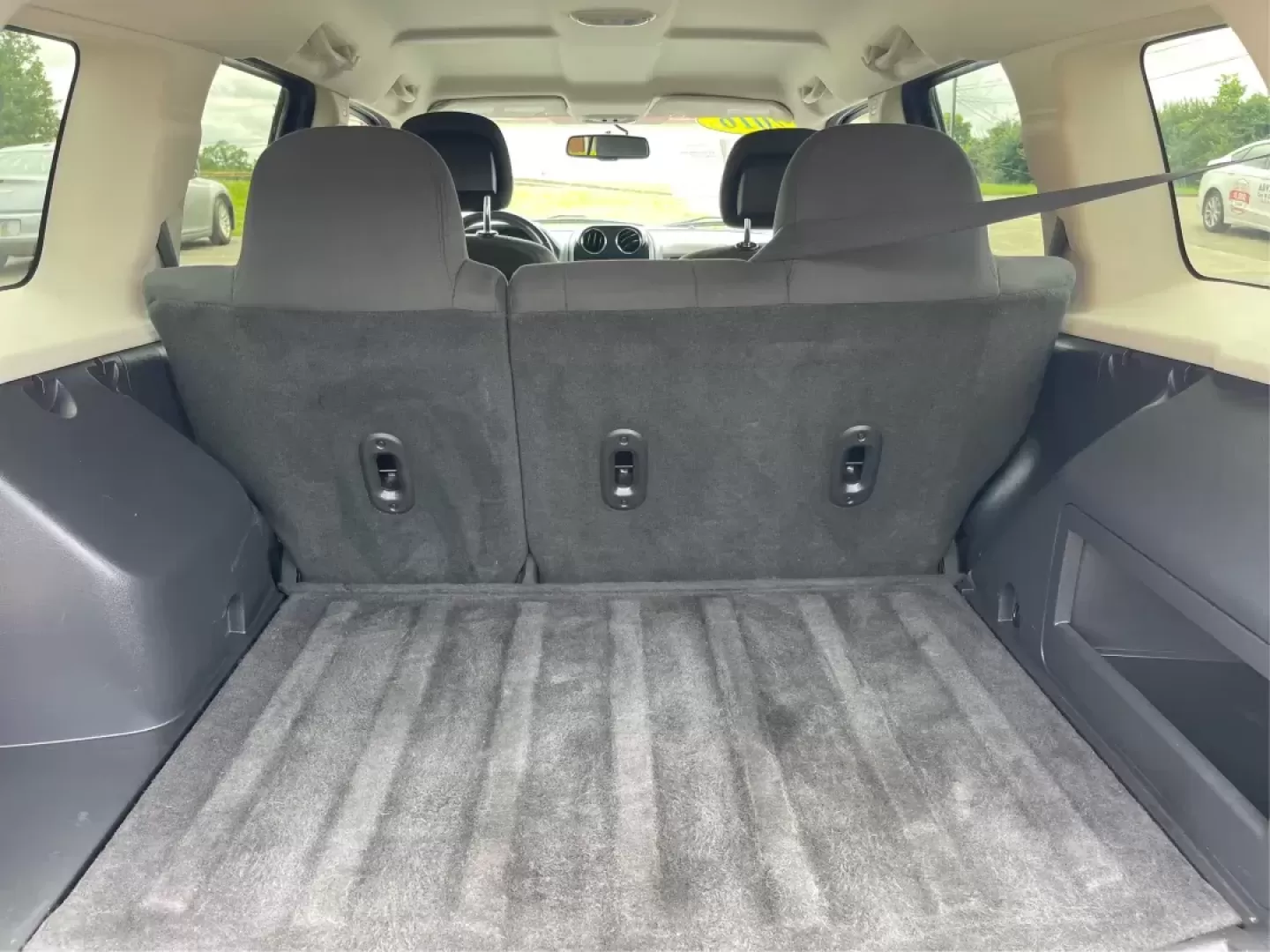 2016 Jeep Patriot Latitude (1C4NJRFBXGD) with an 2.4L I-4 DOHC engine, located at 1184 Kauffman Ave, Fairborn, OH, 45324, (937) 908-9800, 39.807072, -84.030914 - Photo#9