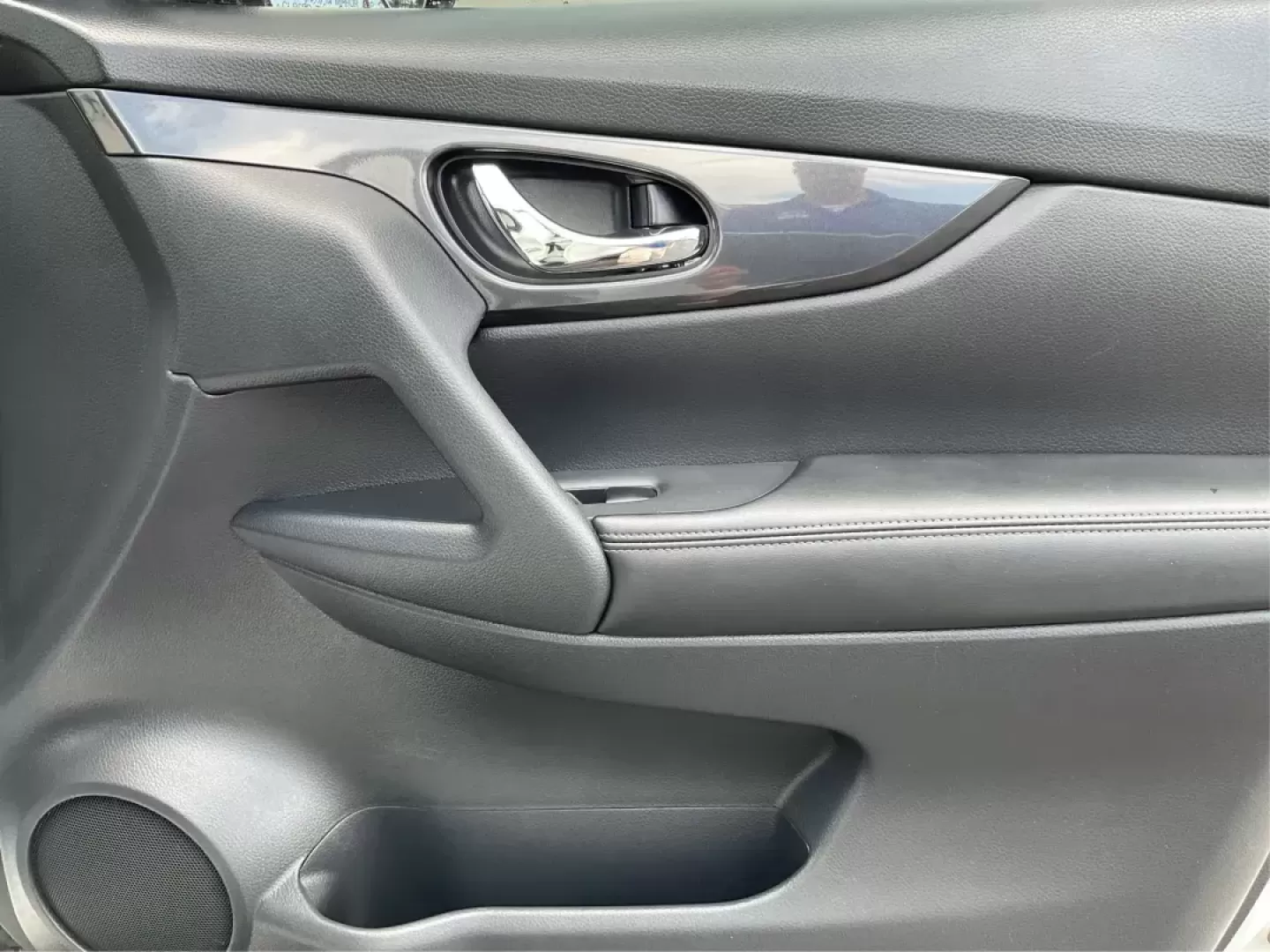 2017 Nissan Rogue S (KNMAT2MV0HP) with an 2.5L I-4 DOHC engine, located at 8750 N County Rd 25A, Piqua, OH, 45356, (937) 908-9800, 40.164391, -84.232513 - Photo#16