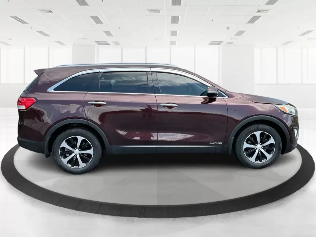 2016 Kia Sorento 3.3L EX (5XYPHDA5XGG) with an Lambda II 3.3L V-6 gasoline direct injection engine, located at 8750 N County Rd 25A, Piqua, OH, 45356, (937) 908-9800, 40.164391, -84.232513 - **Experience Adventure with the 2016 Kia Sorento EX Perfect for Your Family Road Trips!**<br /> <br /> Are you ready to elevate your family adventures with a vehicle that combines style, comfort, and performance? The 2016 Kia Sorento EX is tailored for those who crave exploration without sacrificin - Photo#1