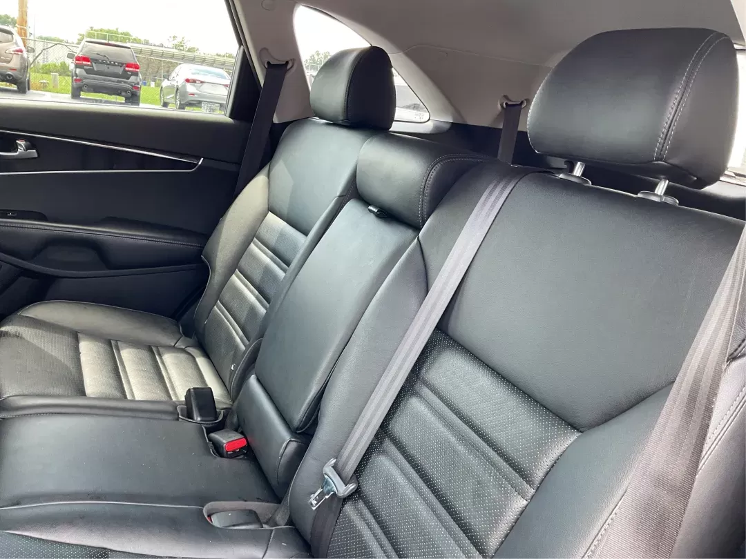 2016 Kia Sorento 3.3L EX (5XYPHDA5XGG) with an Lambda II 3.3L V-6 gasoline direct injection engine, located at 8750 N County Rd 25A, Piqua, OH, 45356, (937) 908-9800, 40.164391, -84.232513 - **Experience Adventure with the 2016 Kia Sorento EX Perfect for Your Family Road Trips!**<br /> <br /> Are you ready to elevate your family adventures with a vehicle that combines style, comfort, and performance? The 2016 Kia Sorento EX is tailored for those who crave exploration without sacrificin - Photo#9