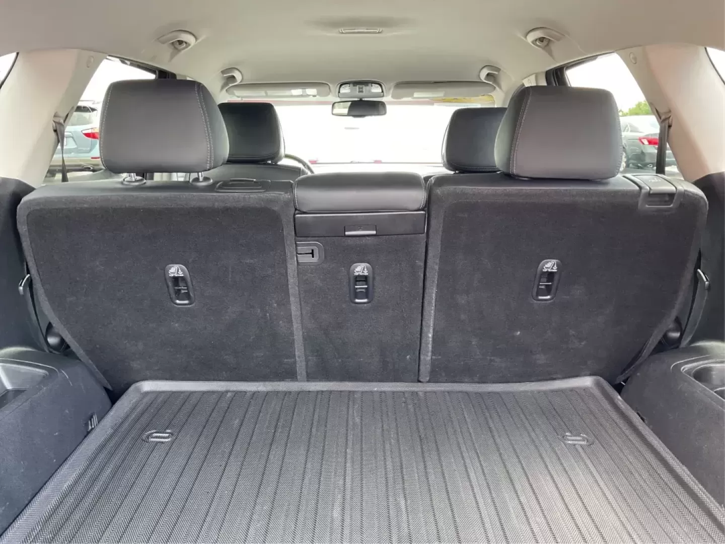 2016 Kia Sorento 3.3L EX (5XYPHDA5XGG) with an Lambda II 3.3L V-6 gasoline direct injection engine, located at 8750 N County Rd 25A, Piqua, OH, 45356, (937) 908-9800, 40.164391, -84.232513 - Photo#11