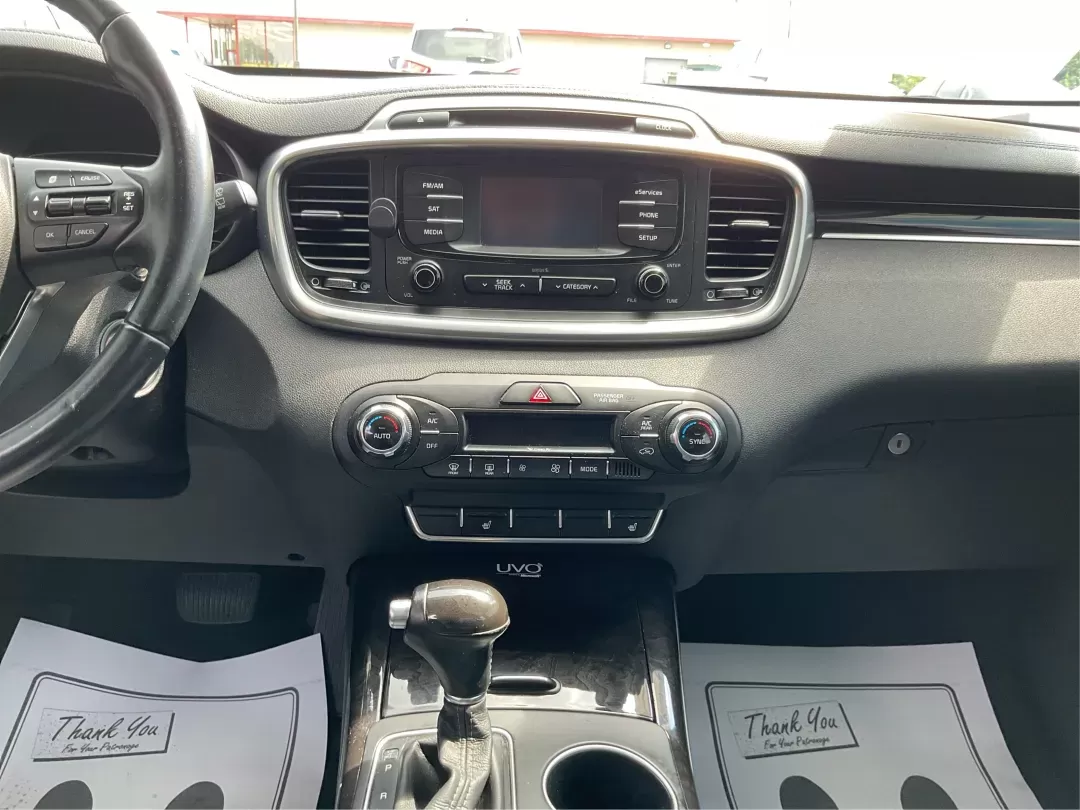 2016 Kia Sorento 3.3L EX (5XYPHDA5XGG) with an Lambda II 3.3L V-6 gasoline direct injection engine, located at 8750 N County Rd 25A, Piqua, OH, 45356, (937) 908-9800, 40.164391, -84.232513 - **Experience Adventure with the 2016 Kia Sorento EX Perfect for Your Family Road Trips!**<br /> <br /> Are you ready to elevate your family adventures with a vehicle that combines style, comfort, and performance? The 2016 Kia Sorento EX is tailored for those who crave exploration without sacrificin - Photo#12