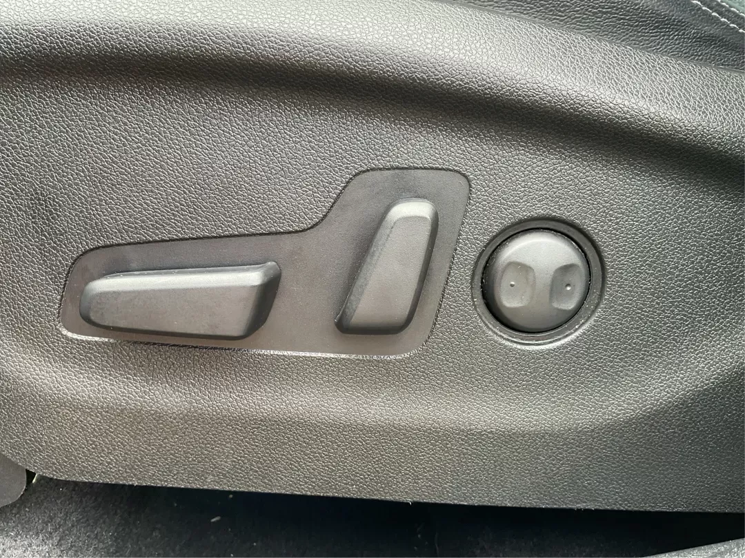 2016 Kia Sorento 3.3L EX (5XYPHDA5XGG) with an Lambda II 3.3L V-6 gasoline direct injection engine, located at 8750 N County Rd 25A, Piqua, OH, 45356, (937) 908-9800, 40.164391, -84.232513 - **Experience Adventure with the 2016 Kia Sorento EX Perfect for Your Family Road Trips!**<br /> <br /> Are you ready to elevate your family adventures with a vehicle that combines style, comfort, and performance? The 2016 Kia Sorento EX is tailored for those who crave exploration without sacrificin - Photo#16