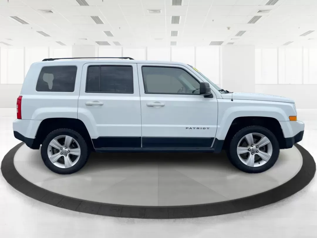 2015 Jeep Patriot Latitude (1C4NJRFB0FD) with an 2.4L I-4 DOHC engine, located at 4508 South Dixie Dr, Moraine, OH, 45439, (937) 908-9800, 39.689976, -84.218452 - Photo#1