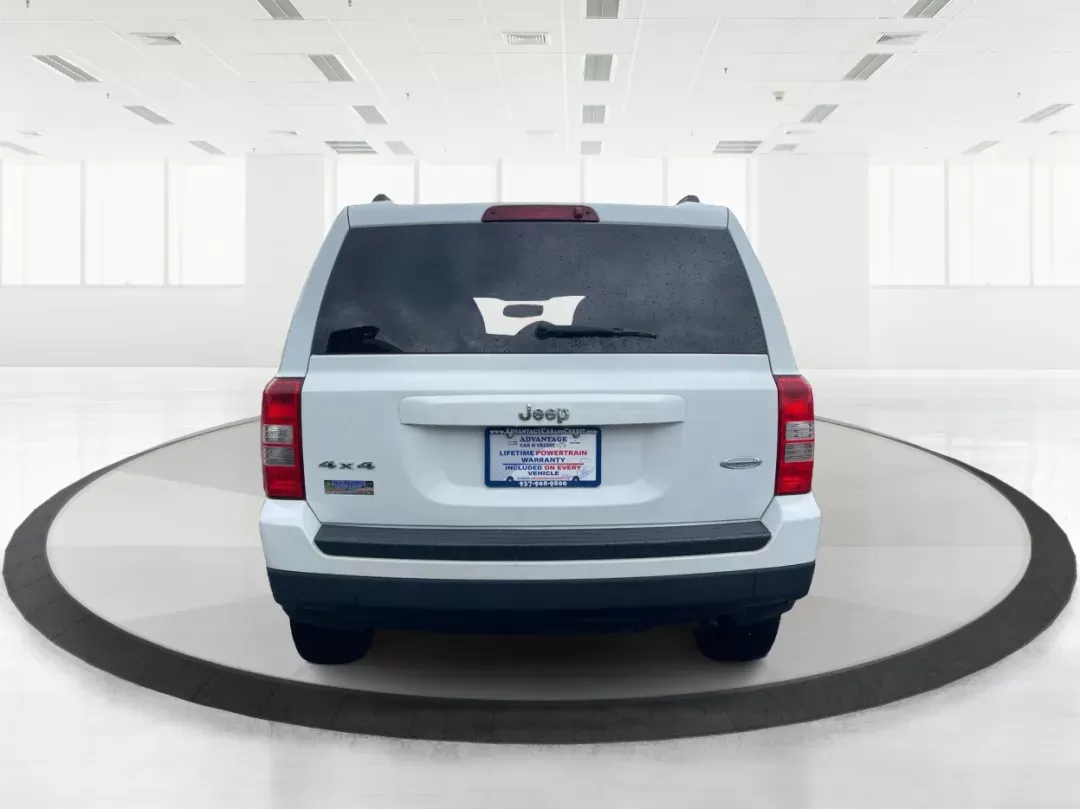2015 Jeep Patriot Latitude (1C4NJRFB0FD) with an 2.4L I-4 DOHC engine, located at 4508 South Dixie Dr, Moraine, OH, 45439, (937) 908-9800, 39.689976, -84.218452 - Photo#3