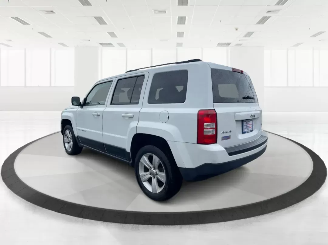 2015 Jeep Patriot Latitude (1C4NJRFB0FD) with an 2.4L I-4 DOHC engine, located at 4508 South Dixie Dr, Moraine, OH, 45439, (937) 908-9800, 39.689976, -84.218452 - Photo#4