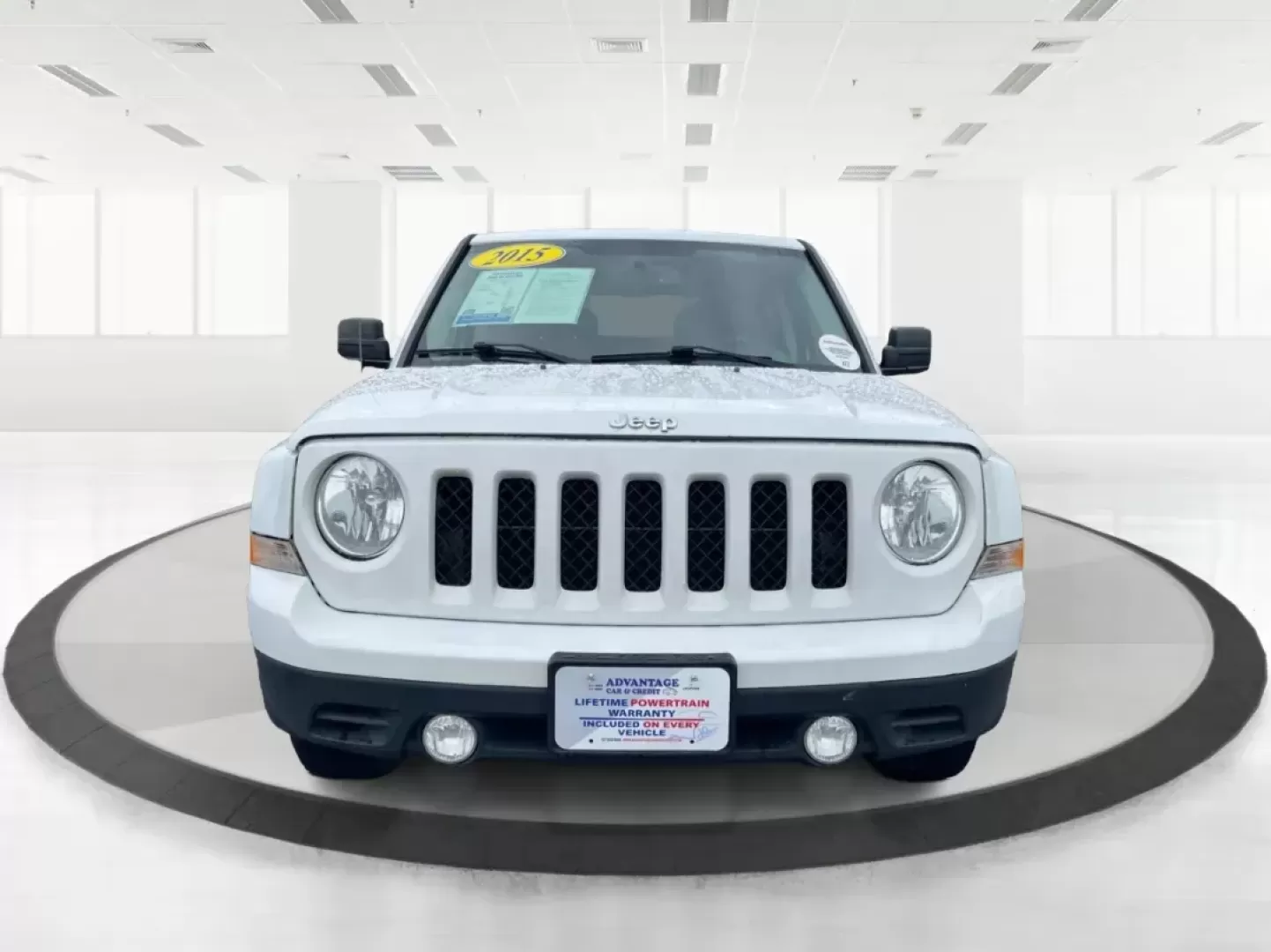 2015 Jeep Patriot Latitude (1C4NJRFB0FD) with an 2.4L I-4 DOHC engine, located at 4508 South Dixie Dr, Moraine, OH, 45439, (937) 908-9800, 39.689976, -84.218452 - Photo#6
