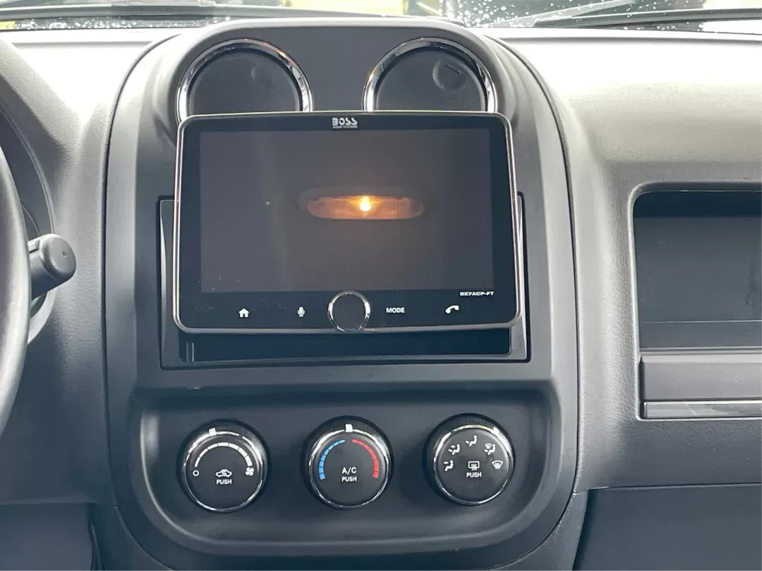 2015 Jeep Patriot Latitude (1C4NJRFB0FD) with an 2.4L I-4 DOHC engine, located at 4508 South Dixie Dr, Moraine, OH, 45439, (937) 908-9800, 39.689976, -84.218452 - Photo#11