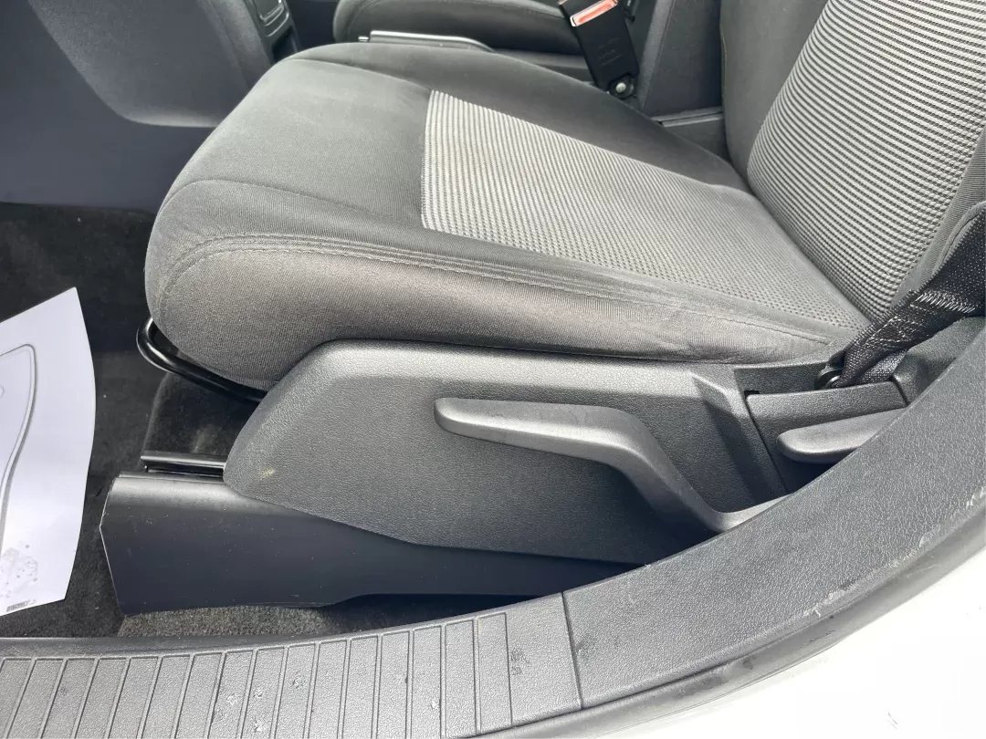 2015 Jeep Patriot Latitude (1C4NJRFB0FD) with an 2.4L I-4 DOHC engine, located at 4508 South Dixie Dr, Moraine, OH, 45439, (937) 908-9800, 39.689976, -84.218452 - Photo#15