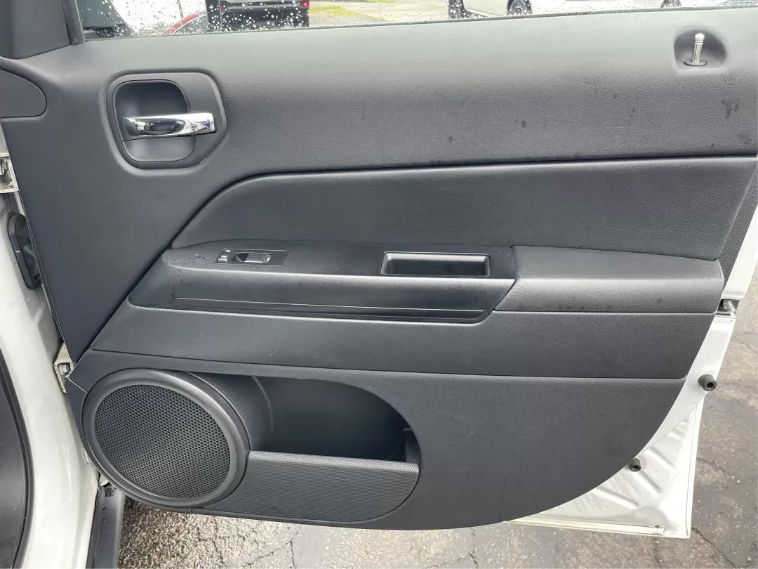 2015 Jeep Patriot Latitude (1C4NJRFB0FD) with an 2.4L I-4 DOHC engine, located at 4508 South Dixie Dr, Moraine, OH, 45439, (937) 908-9800, 39.689976, -84.218452 - Photo#17