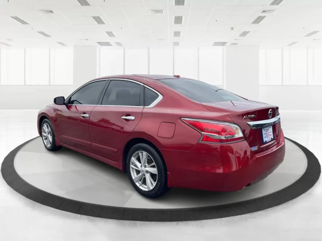 2015 Nissan Altima 2.5 SL (1N4AL3APXFC) with an 2.5L I-4 DOHC engine, located at 880 E. National Road, Vandalia, OH, 45377, (937) 908-9800, 39.891918, -84.183594 - **Elevate Your Commute with the 2015 Nissan Altima 2.5 SL at Advantage Car and Credit**<br /> <br /> If you're looking for a reliable sedan that blends comfort, efficiency, and style, the 2015 Nissan Altima 2.5 SL is your perfect match! This vehicle is tailor-made for the everyday commuter who doesn - Photo#4