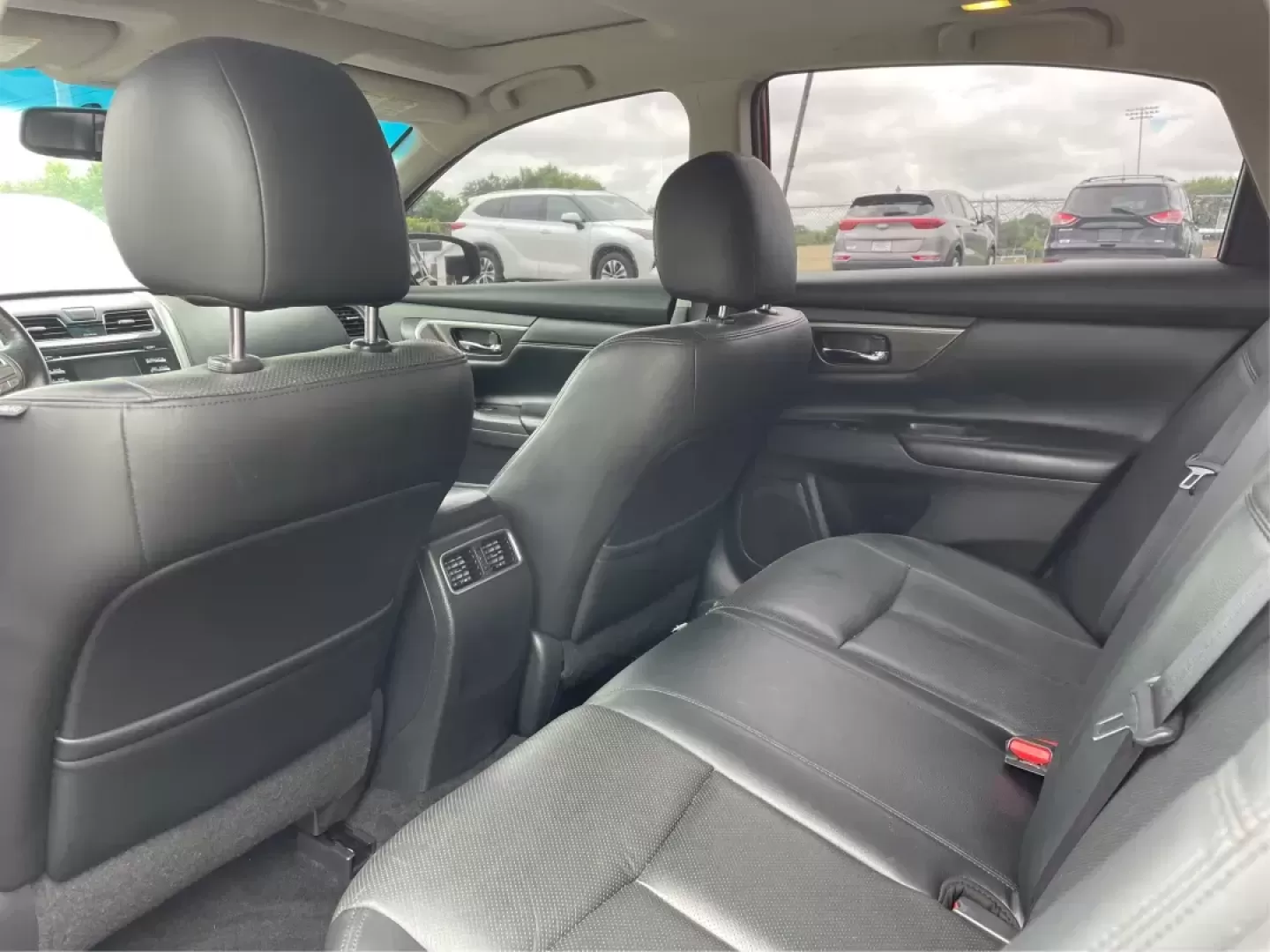 2015 Nissan Altima 2.5 SL (1N4AL3APXFC) with an 2.5L I-4 DOHC engine, located at 880 E. National Road, Vandalia, OH, 45377, (937) 908-9800, 39.891918, -84.183594 - Photo#9