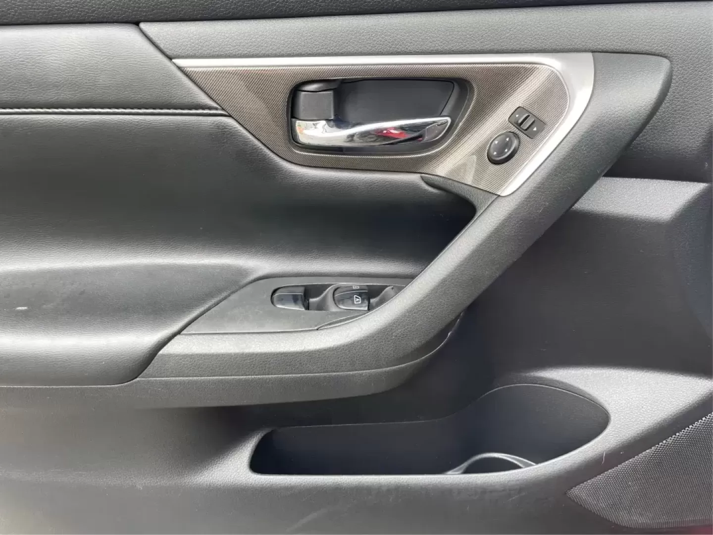 2015 Nissan Altima 2.5 SL (1N4AL3APXFC) with an 2.5L I-4 DOHC engine, located at 880 E. National Road, Vandalia, OH, 45377, (937) 908-9800, 39.891918, -84.183594 - Photo#18