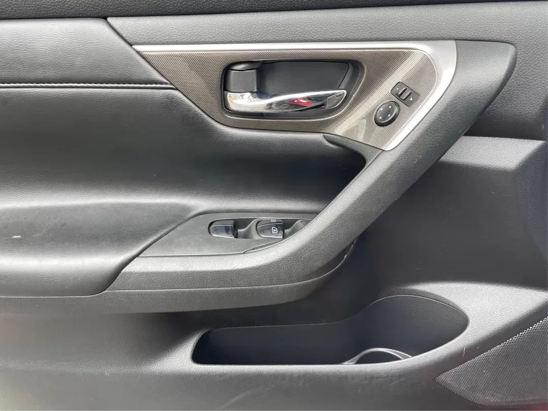 2015 Nissan Altima 2.5 SL (1N4AL3APXFC) with an 2.5L I-4 DOHC engine, located at 880 E. National Road, Vandalia, OH, 45377, (937) 908-9800, 39.891918, -84.183594 - **Elevate Your Commute with the 2015 Nissan Altima 2.5 SL at Advantage Car and Credit**<br /> <br /> If you're looking for a reliable sedan that blends comfort, efficiency, and style, the 2015 Nissan Altima 2.5 SL is your perfect match! This vehicle is tailor-made for the everyday commuter who doesn - Photo#18